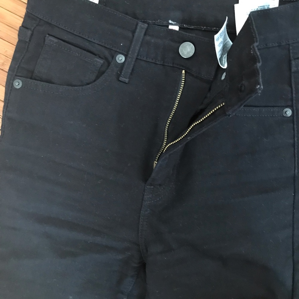 Black cropped jeans